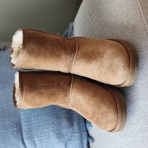 Ugg- classic short